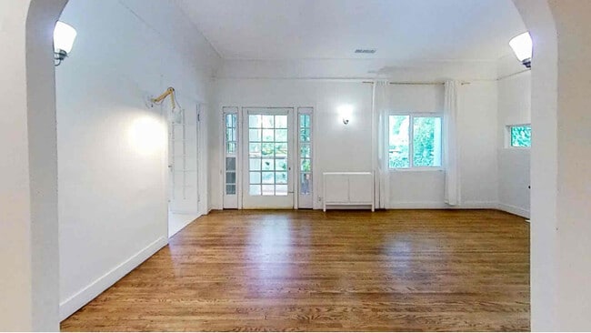 property at 14132 Hamlin St