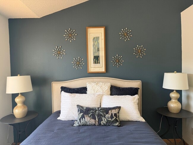 Just off Main Townhomes in Maple Grove, MN - Building Photo - Building Photo