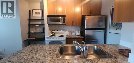 688 Abbott St in Vancouver, BC - Building Photo - Building Photo