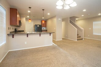 7921 Point Oaks Ct in Las Vegas, NV - Building Photo - Building Photo