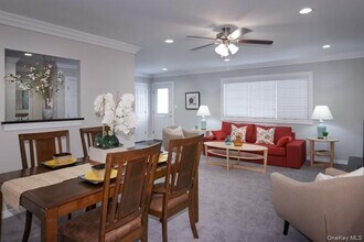 21 Ulster Pl in Brookhaven, NY - Building Photo - Building Photo