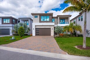 8131 Laurel Falls Dr in Boca Raton, FL - Building Photo