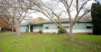 2380 Corby Ave in Santa Rosa, CA - Building Photo - Building Photo