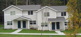 1642 20th St in Southworth, WA - Building Photo