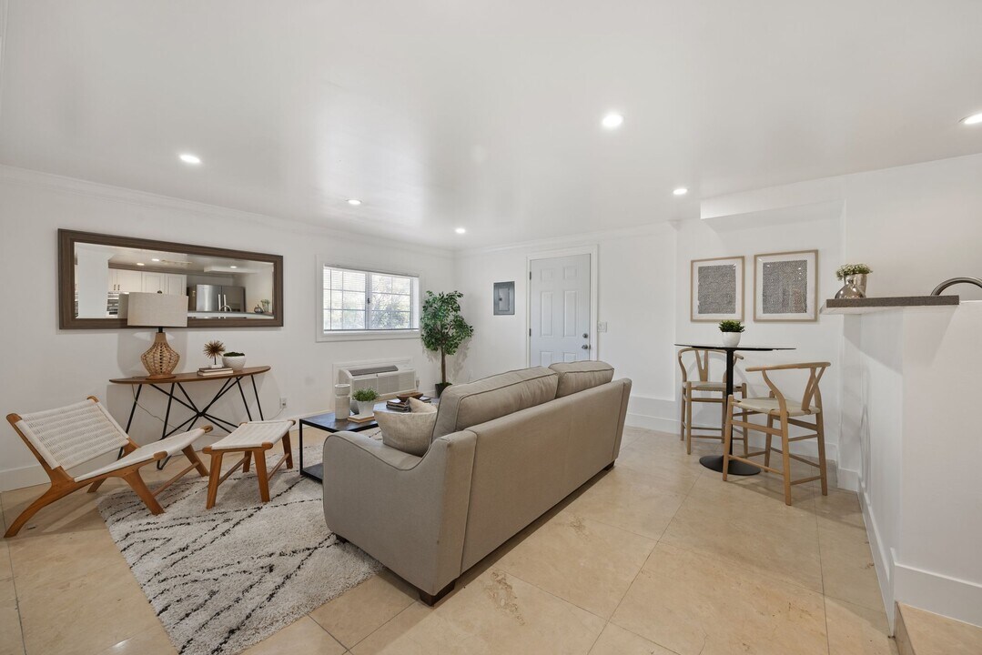 3254 Dos Palos Dr in Los Angeles, CA - Building Photo