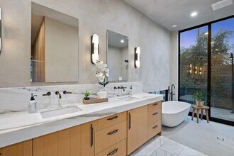 910 W Johanna St in Austin, TX - Building Photo - Building Photo