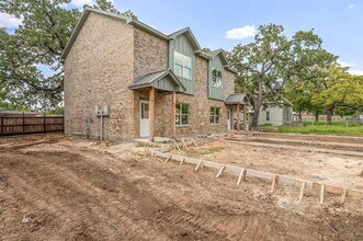 930 W Shirley St in Stephenville, TX - Building Photo - Building Photo
