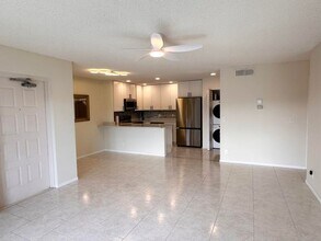 1012 Green Pine Blvd in West Palm Beach, FL - Building Photo - Building Photo