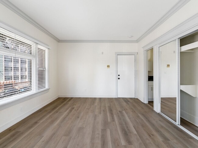 330 Cedar Ave in Long Beach, CA - Building Photo - Building Photo