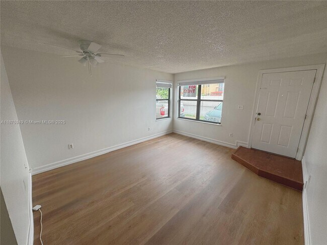 2071 W 54th St in Hialeah, FL - Building Photo - Building Photo