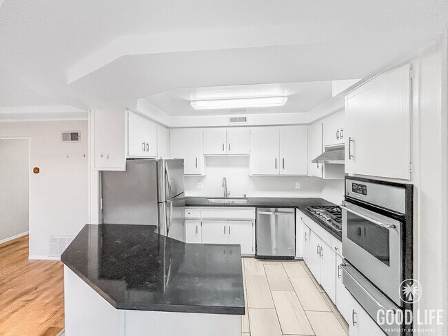 7000 Saranac St in La Mesa, CA - Building Photo - Building Photo