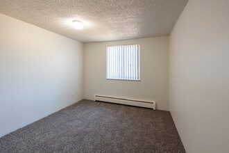 Cherry Ridge in Aurora, CO - Building Photo - Interior Photo