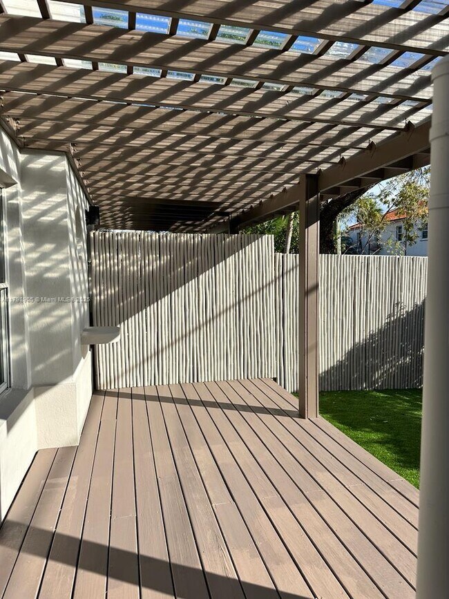 833 W 39th St in Miami Beach, FL - Building Photo - Building Photo