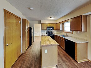 105 Elmwood St in Pickerington, OH - Building Photo - Building Photo