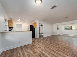 2242 Indian Ave S in Belleair Bluffs, FL - Building Photo - Building Photo