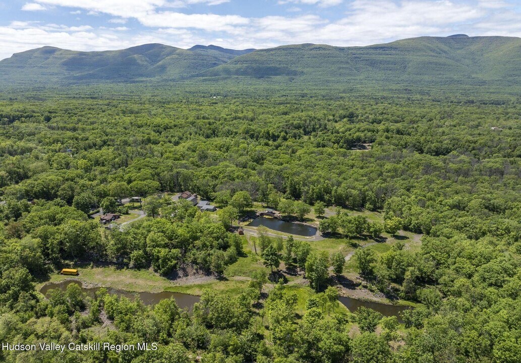 53 Stay Rd in Saugerties, NY - Building Photo