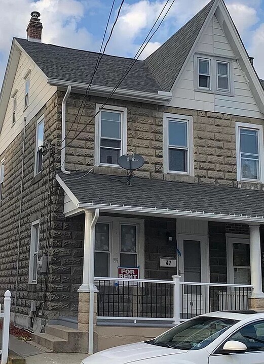 47 W 17th St in Northampton, PA - Building Photo