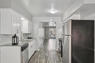 6151 E Mockingbird Ln in Dallas, TX - Foto de edificio - Building Photo