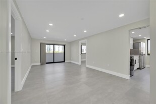 6725 Harding Ave in Miami Beach, FL - Building Photo