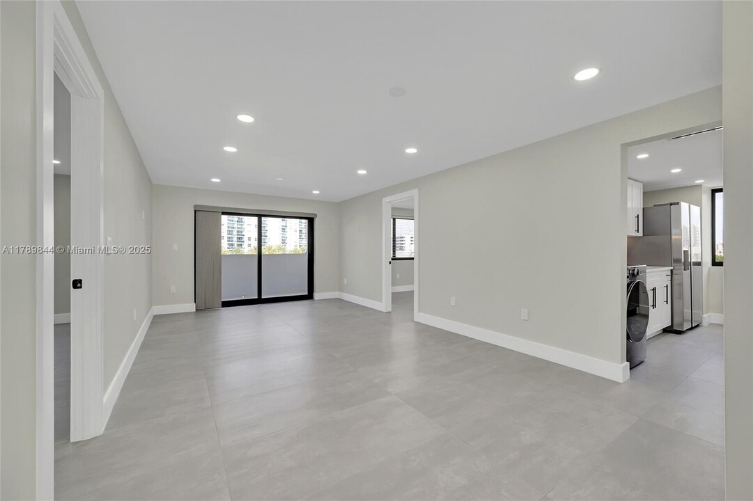 6725 Harding Ave in Miami Beach, FL - Building Photo