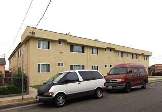 Cordary Apartments in Hawthorne, CA - Foto de edificio - Building Photo