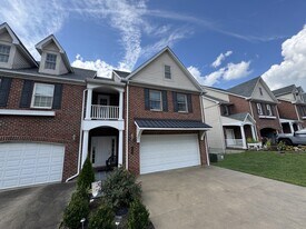 400 St Andrews Dr in Morgantown, WV - Building Photo