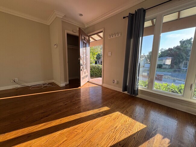 2226 Patricia Ave in Los Angeles, CA - Building Photo - Building Photo