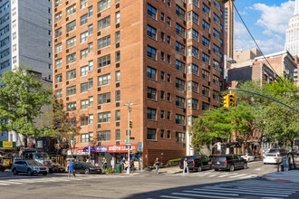 166 E 35th St in New York, NY - Foto de edificio - Building Photo