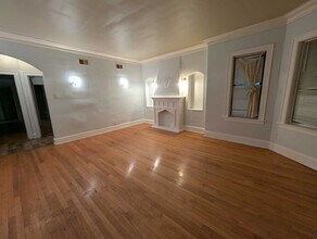 7842 S Bennett Ave in Chicago, IL - Building Photo - Building Photo
