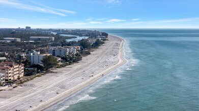 711 E Gulf Blvd in Indian Rocks Beach, FL - Building Photo - Building Photo