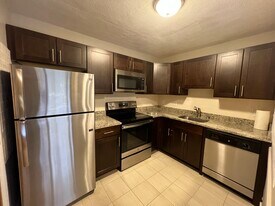 266 Grove St, Unit #11 in Auburndale, MA - Building Photo