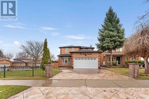 124 Candy Crescent in Brampton, ON - Building Photo