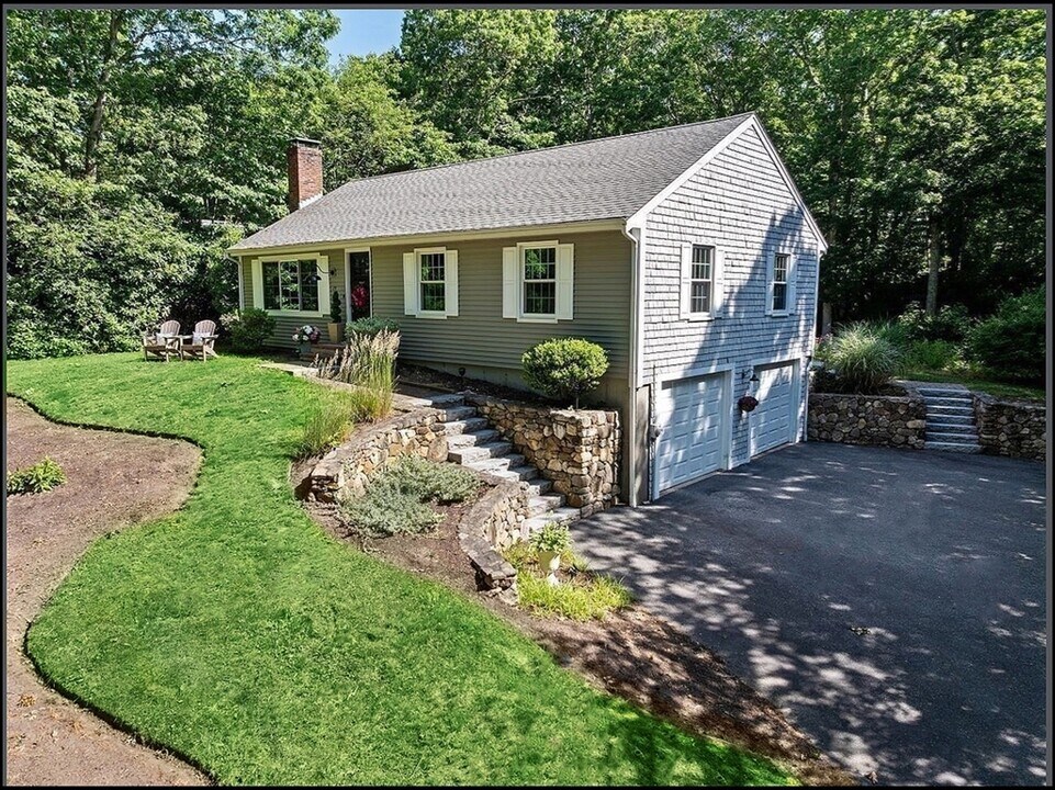 15 Surrey Ln in Sandwich, MA - Building Photo