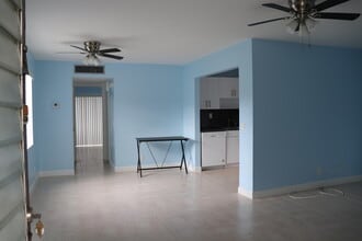 464 Burgundy N in Delray Beach, FL - Building Photo - Building Photo