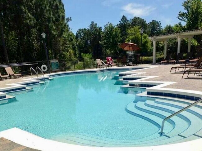 737 Crest Pines Dr in Orlando, FL - Foto de edificio - Building Photo