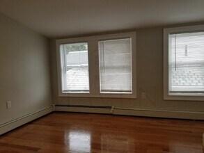 35 Whitfield Rd, Unit #3 in Somerville, MA - Foto de edificio - Building Photo