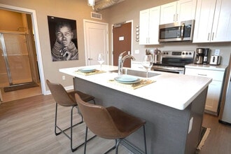 625 S Goodman St in Rochester, NY - Foto de edificio - Building Photo