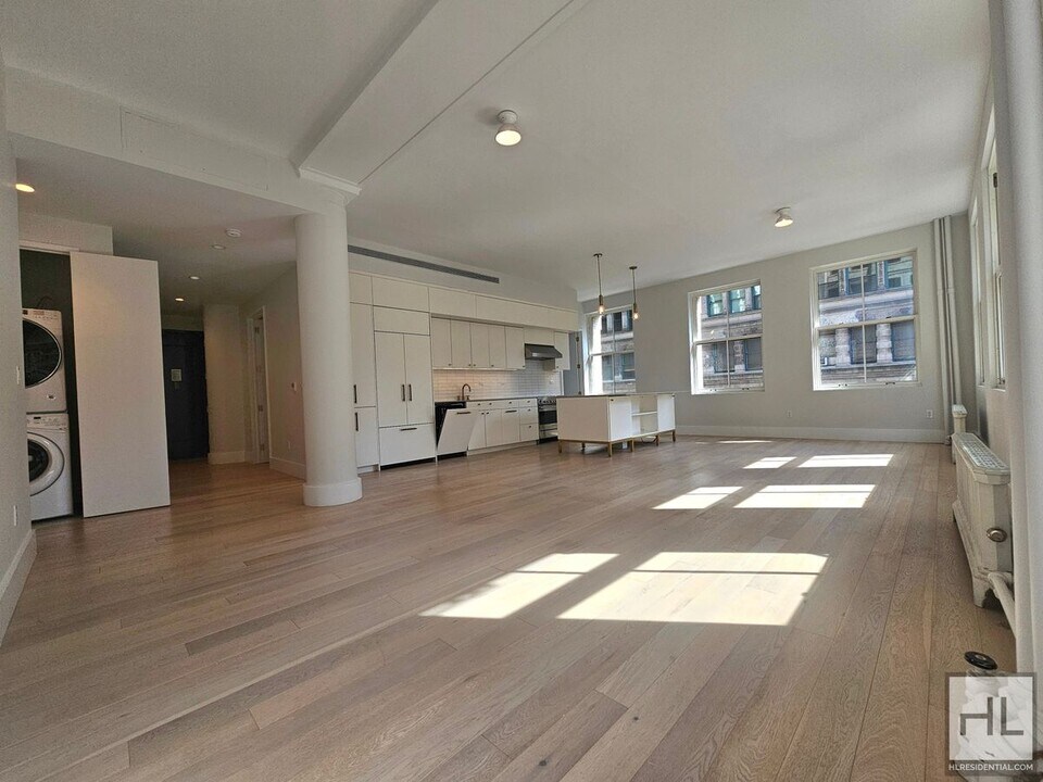 452 Broome St in New York, NY - Building Photo