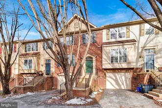 2117 Cambridge Park Ct in Silver Spring, MD - Foto de edificio - Building Photo