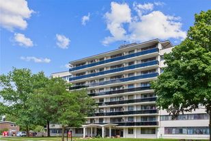 1216 York Mills Rd in Toronto, ON - Building Photo