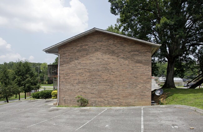 Chapman Heights Apartments in Sevierville, TN - Foto de edificio - Building Photo