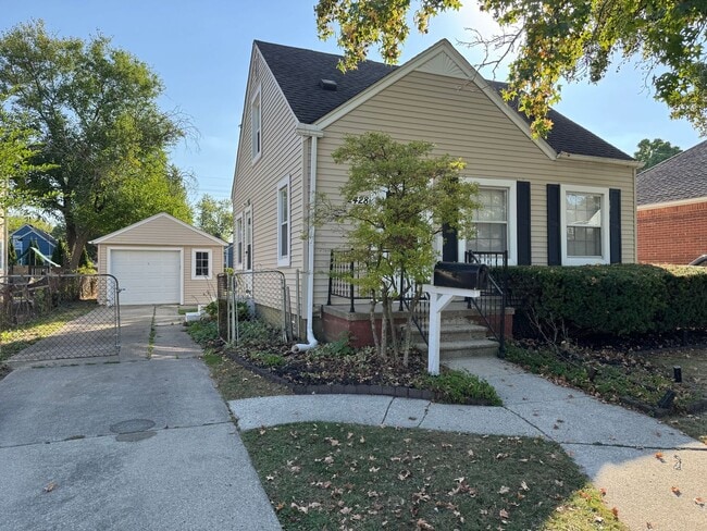 property at 2428 Oakshire Ave