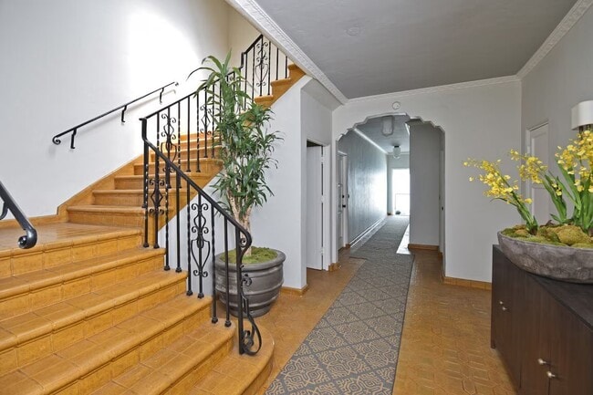 724 S Genesee Ave, Unit 5 in Los Angeles, CA - Foto de edificio - Building Photo