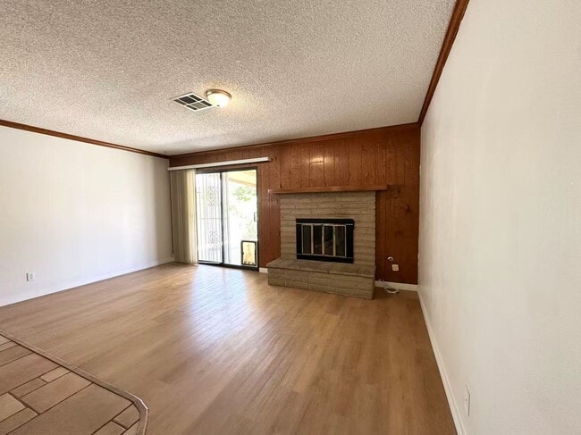 6461 W Viking Rd in Las Vegas, NV - Building Photo - Building Photo