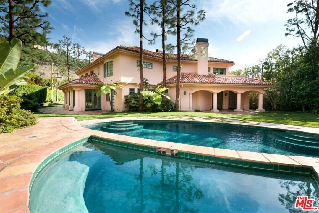 1450 Cuesta Linda Dr in Los Angeles, CA - Building Photo