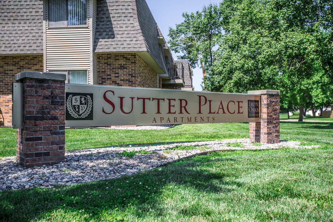 Sutter Place in Lincoln, NE - Building Photo