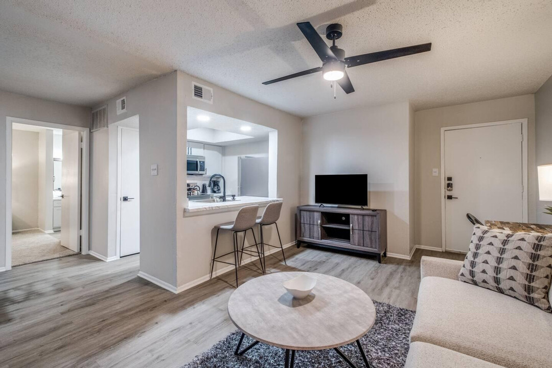 4801 Gus Eckert Rd in San Antonio, TX - Building Photo
