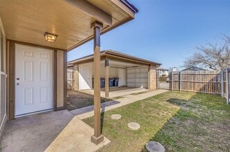 6809 S Creek Dr in Fort Worth, TX - Building Photo - Building Photo