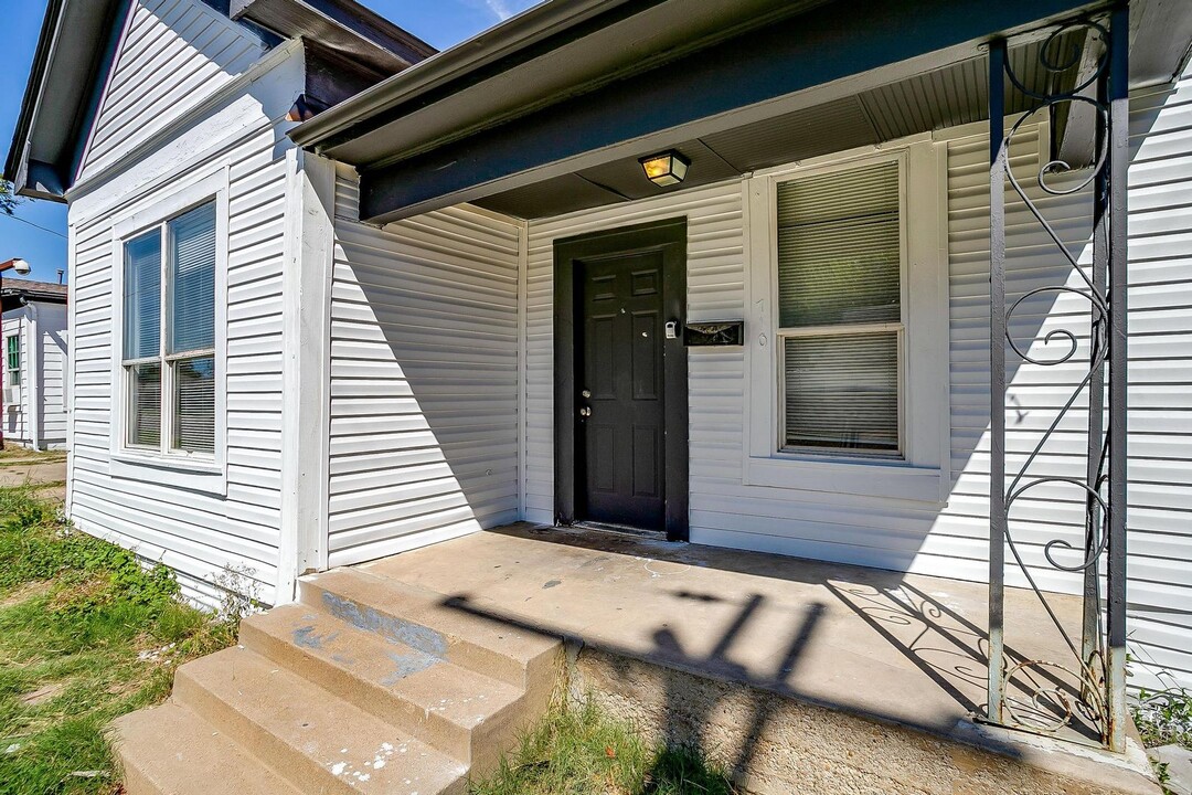 712 W Butler St in Fort Worth, TX - Building Photo