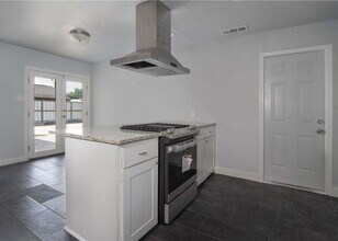 4013 Kingston Dr in Corpus Christi, TX - Building Photo - Building Photo